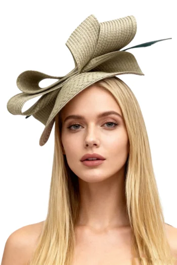 Tocado dorado modelo Paula con plumas diseño unico